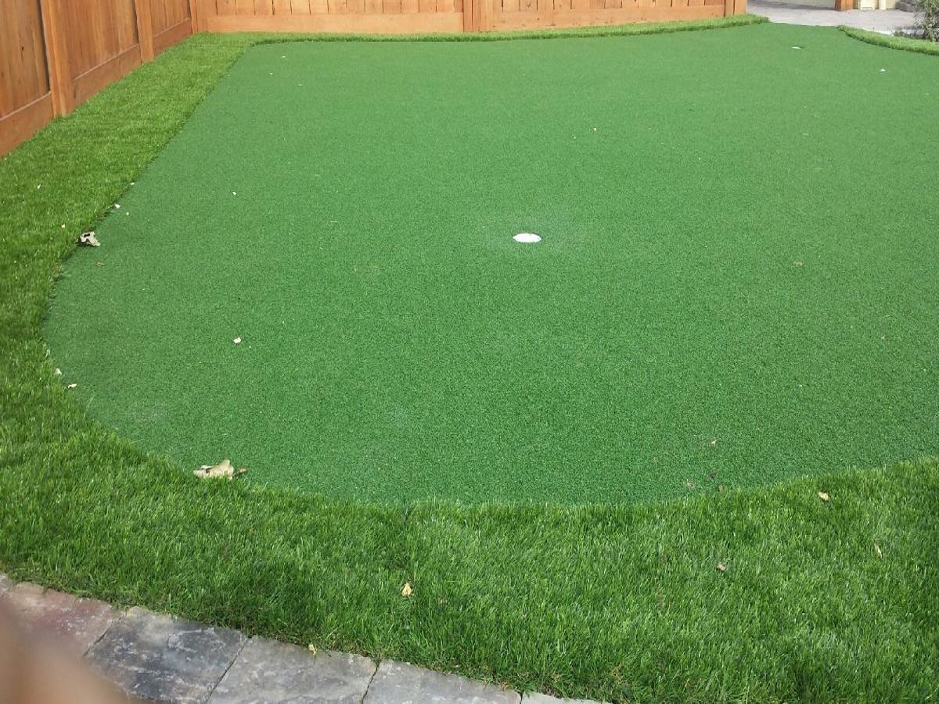 Faux Grass White Cone, Arizona Outdoor Putting Green